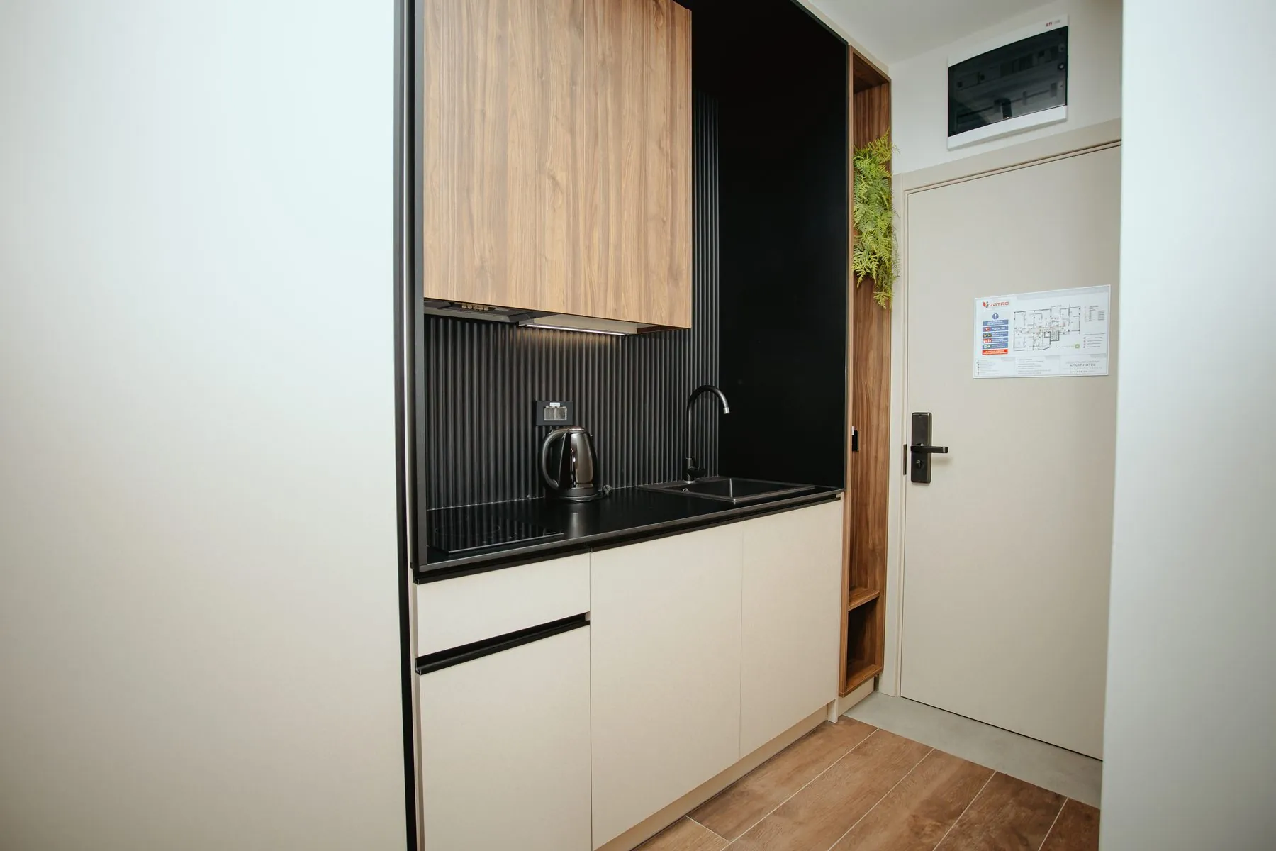 Kitchenette by the entrance door