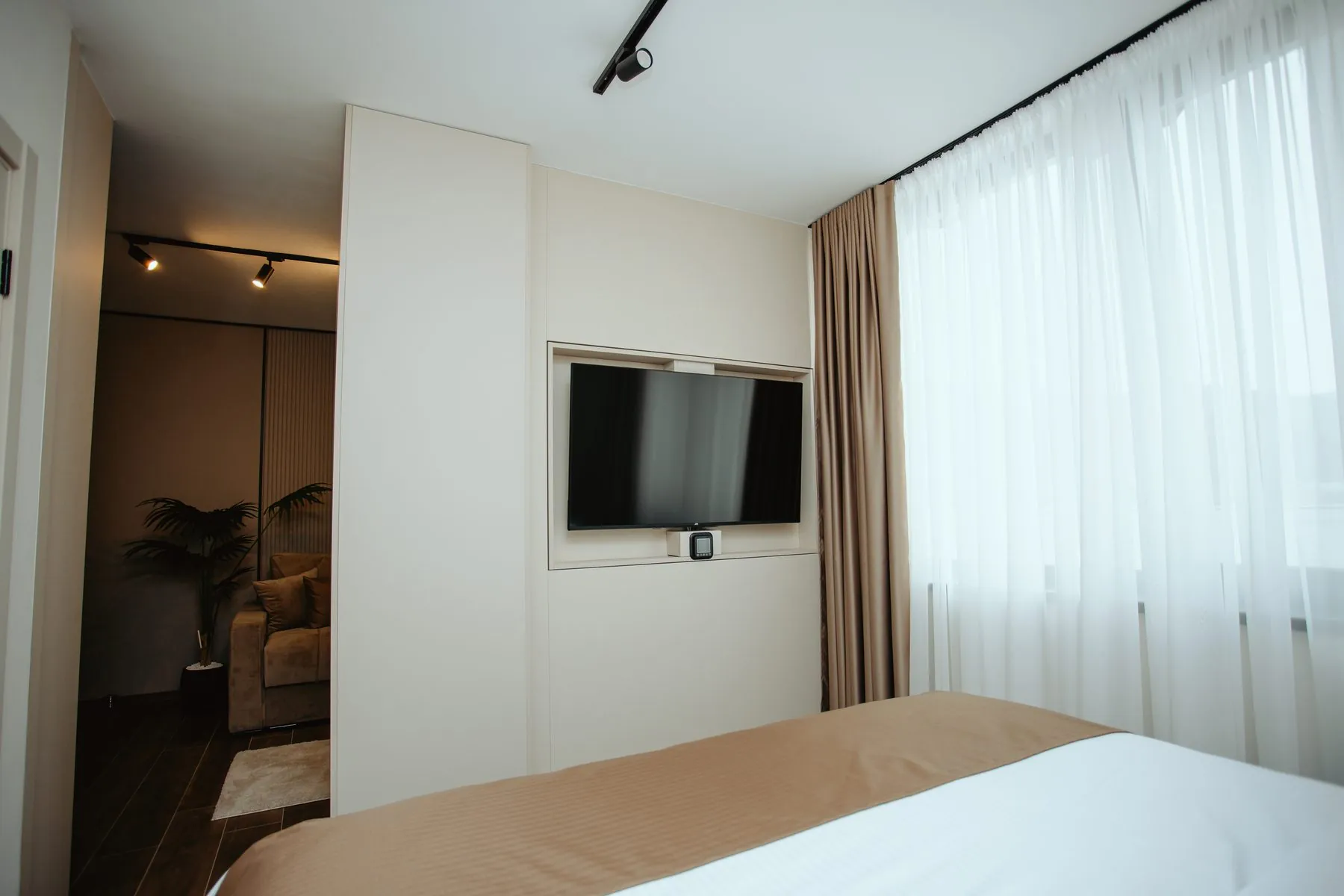 Sleeping area with a TV and partition