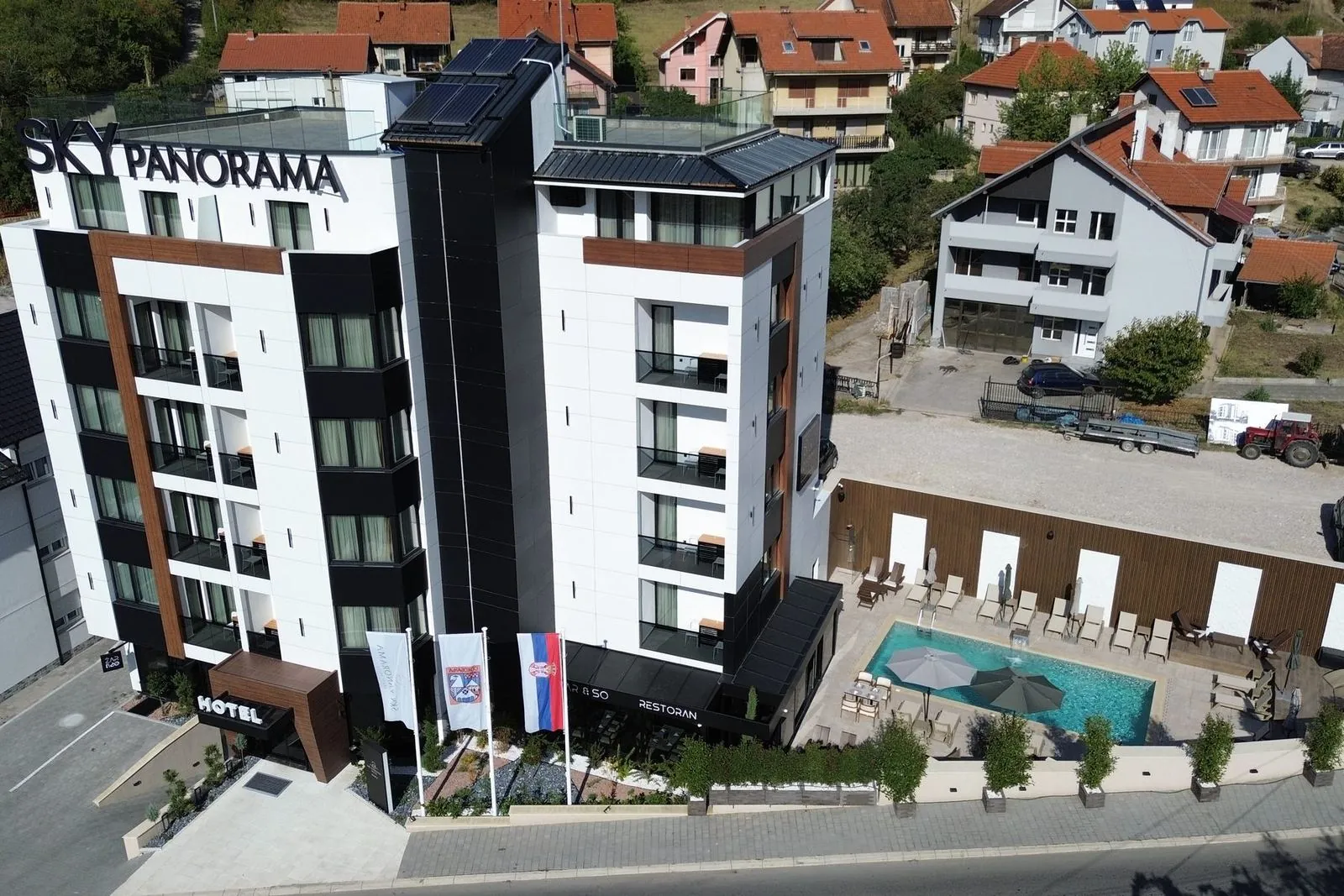 Hotel Sky Panorama i bazen iz vazduha